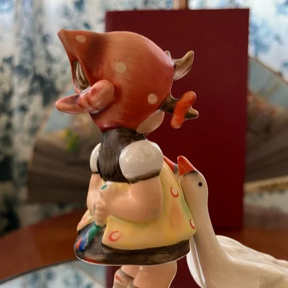 VINTAGE MJHUMMEL GOEBEL WGERMANY 47 3/0 #41 GOOSE GIRL FIGURINE 4” signed 1970’s - Picture 8 of 17